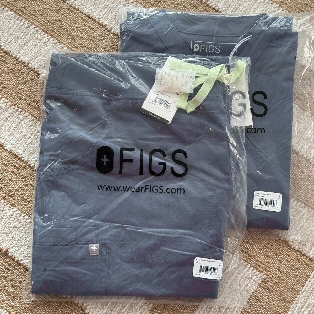 UNOPENED Figs Rafaela (large) + Kade (large TALL) scrub set in space navy